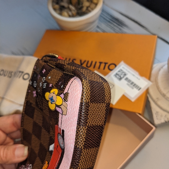 Rare Louis Vuitton Limited Edition Christmas Pouchette - Picture 6 of 8